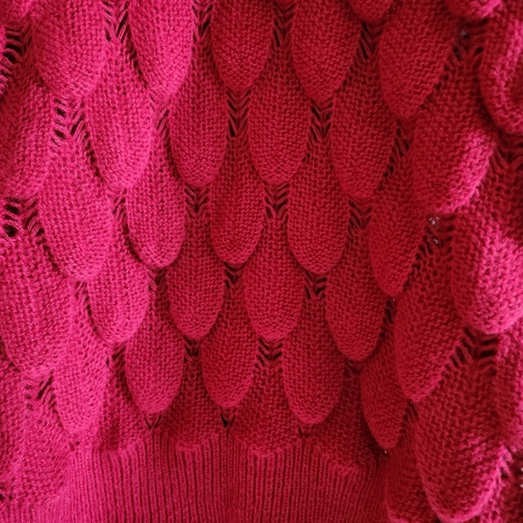 Crimson Red Knit Feathered V Neck Long Sleeved Sweater - Picture 5 of 9